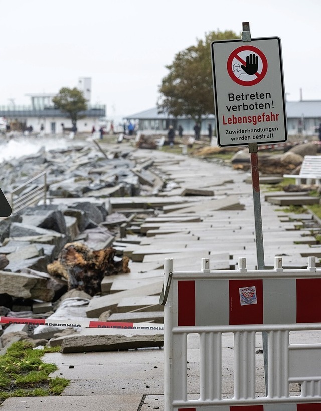 Zerstrte Seepromenade in Sassnitz  | Foto: Georg Moritz (dpa)