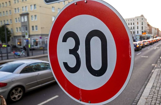 Ein Tempo-30-Schild  | Foto: Hendrik Schmidt (dpa)