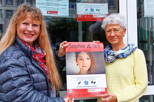 Annette Greve (links) und Sonja Pawell...und ich&#8220; im Endinger Brgerhaus.  | Foto: Ruth Seitz