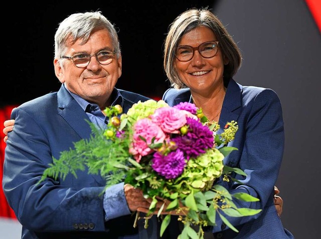 Hofmann gratuliert seiner Nachfolgerin Benner.  | Foto: Arne Dedert (dpa)