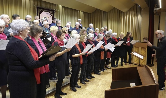 Das Sahnehubchen zum Konzertabschluss...22;Sing mit mir&#8220; von Otto Groll.  | Foto: Hans-Jrgen Sackmann