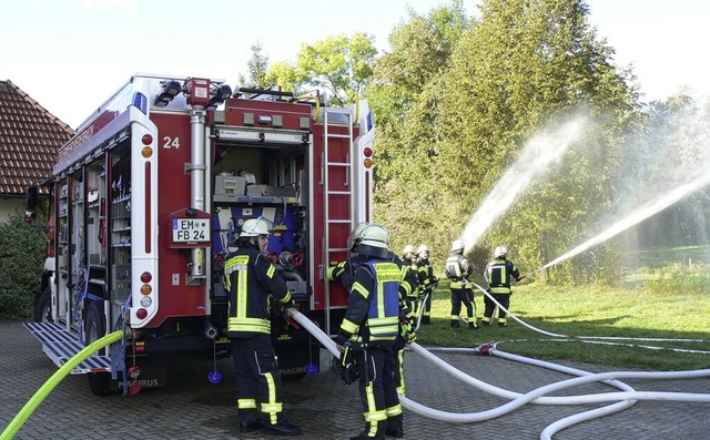 Ein Feuer im Haus des Ehrenkommandanten war das bungsszenario.  | Foto: Kurt Meier