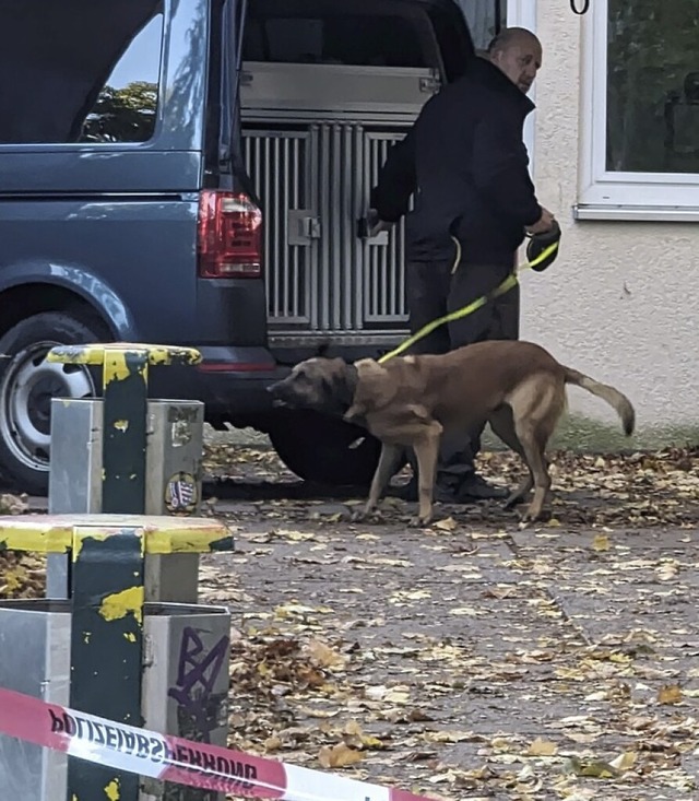 Sprhunde durchsuchten wie hier in Erfurt mehrere Schulen.  | Foto: Martin Wichmann