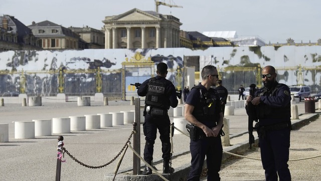 Frankreichs Innenminister Grald Darma...2;Atmosphre des Dschihadismus&#8220;.  | Foto: Christophe Ena (dpa)