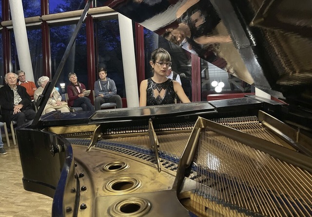 Pianistin Elisa Rumici spielte aus Anlass der Marcher Kulturtage im Brgerhaus.   | Foto: Mario Schneberg