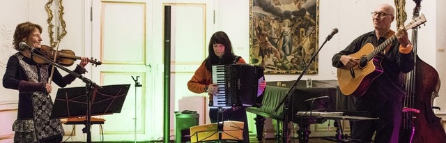 Trioranjes begeistert im Barocksaal de...t es ganz und gar ihr eigenes Konzert.  | Foto: Gabriele Zahn