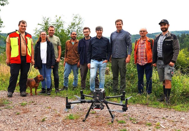 Matthias Neumaier, Milena Schwarz, Ben...tudent und Julian Stolz und der Drohne  | Foto: Stadt Lahr