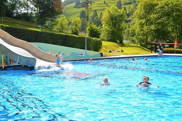 Das Zeller Freibad ist fr die Gemeind...mmunterricht und fr die Auenwirkung.  | Foto: Edgar Steinfelder