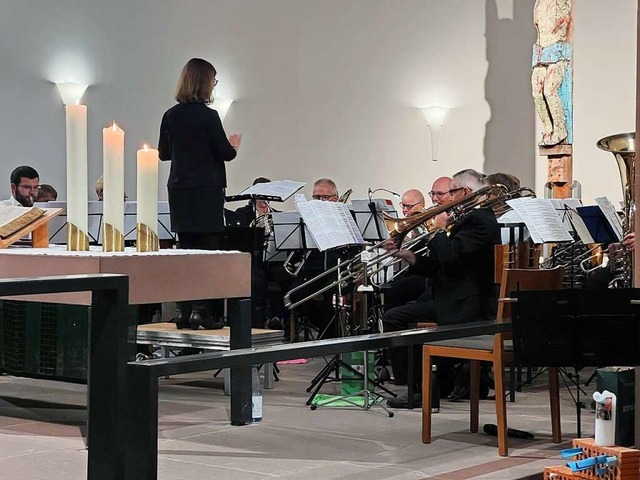 Der Bezirks-Posaunenchor unter der Leitung von Karoline Stngle in Aktion  | Foto: Alexander Huber