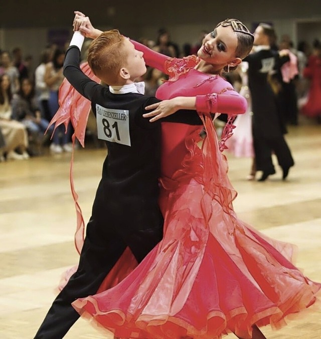 Nevio und Celestina del Fabro zeigen professionelle Tanzeinlagen.  | Foto: Kur und Bder GmbH