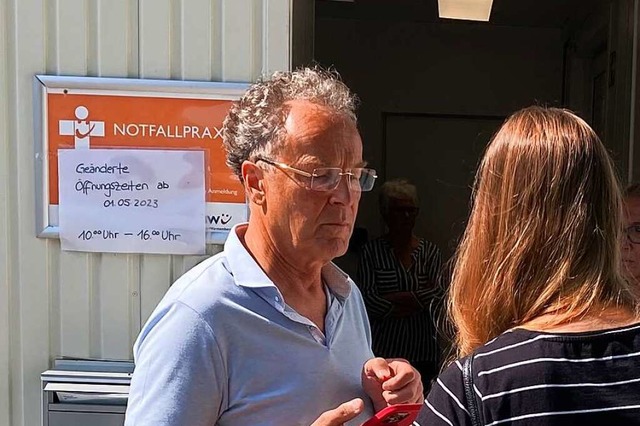 Olaf Boettcher vor der Notfallpraxis. Sie ist jetzt geschlossen.  | Foto: Annemarie Rsch