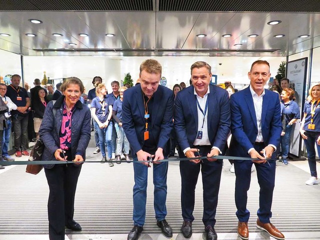 Durchschneiden das Band am Eingang zur...ossche und Oberbrgermeister Jrg Lutz  | Foto: Peter Gerigk