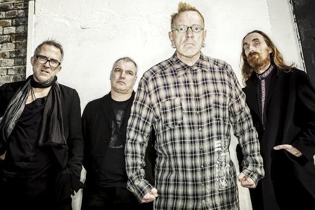 John Lydon, Ex-Sex-Pistol Snger, steht mit seiner Band PIL auf der Bhne der Laiterie Straburg