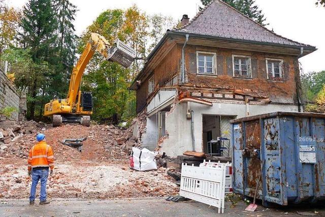 Bagger reit ein kleines Stck Lokalgeschichte in St. Blasien ab