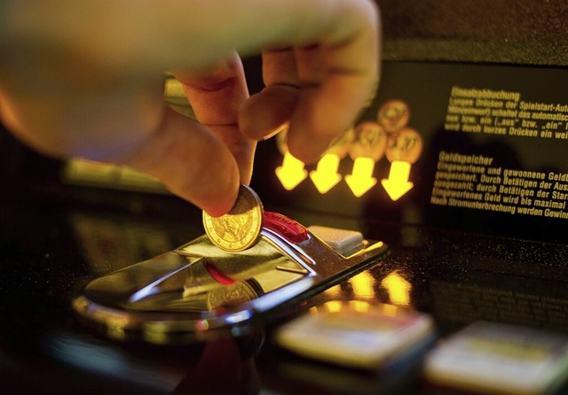 Spielautomaten ben einen enormen Reiz...11; oft machen sie Menschen abhngig.   | Foto: Ole Spata