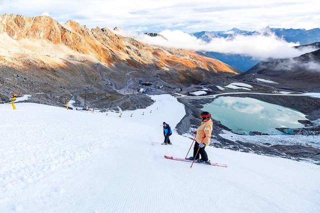 Eine weie Winterlandschaft sieht ande...enbachferner bei Slden am 19. Oktober  | Foto: Expa, Johann Groder (dpa)