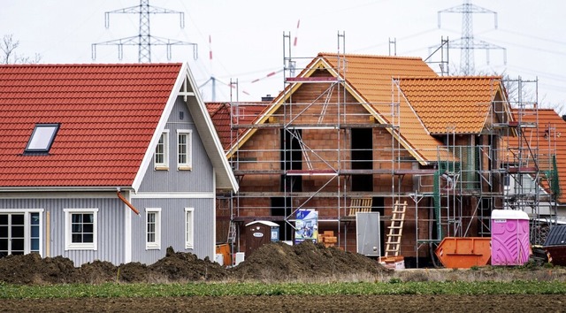 Einfamilienhuser in einem Neubaugebiet  | Foto: Hauke-Christian Dittrich (dpa)