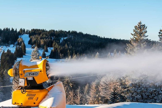 In Skigebieten wie dem Feldberg wird i...eiligen Wetterbedingungen mglich ist.  | Foto: Silas Stein (dpa)