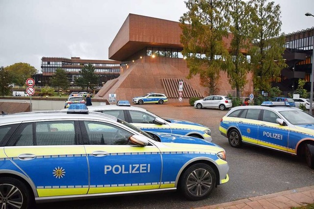 Am Freitag wegen einer Bombendrohung g... Bundesagentur fr Arbeit in Mannheim.  | Foto: Rene Priebe (dpa)