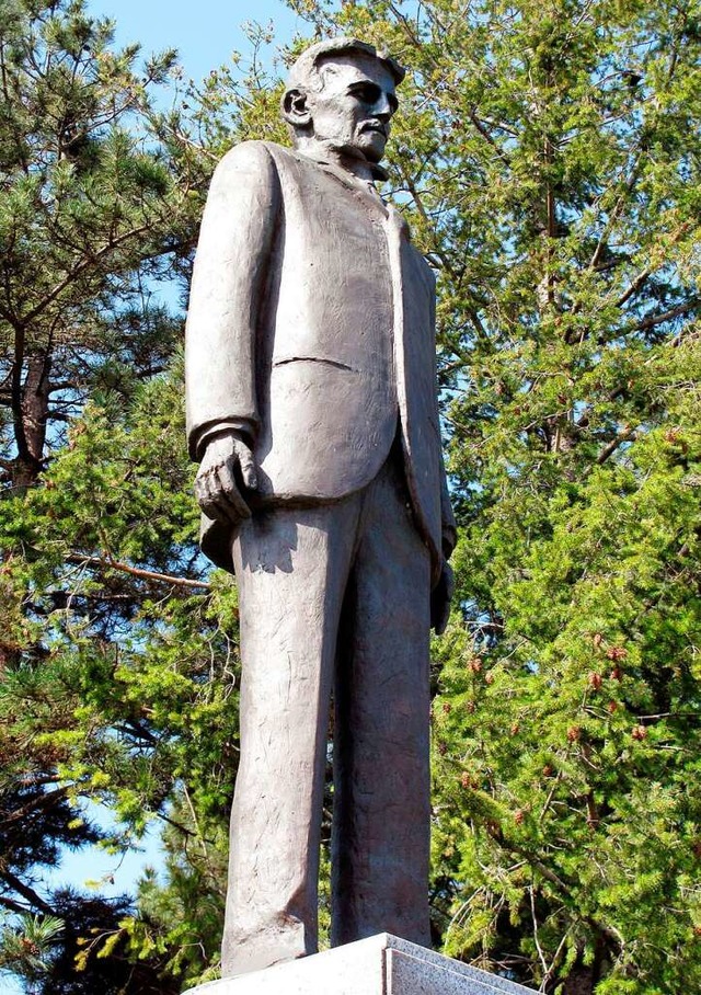 Eine Statue von Nikola Tesla  | Foto: picture alliance / dpa | Thomas Brey