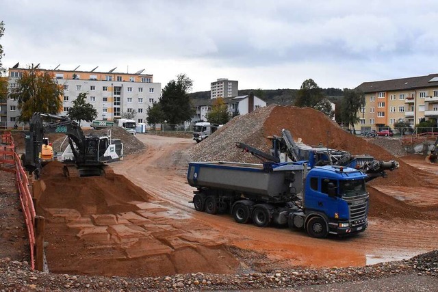 Zurzeit werden die Baugruben ausgehobe...em grte Projekt der Wohnbau Lrrach.  | Foto: Thomas Loisl Mink