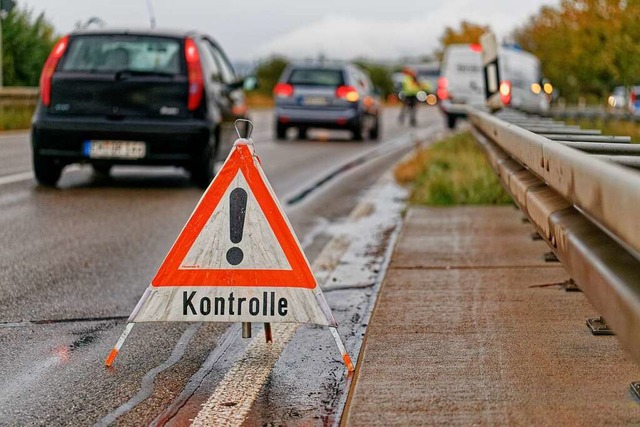 Grokontrolle der Polizei am Donnersta... an der Landesstrae 113 bei Endingen.  | Foto: Martin Wendel