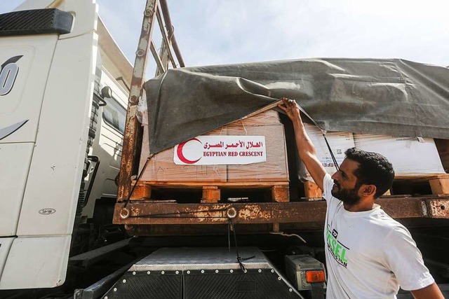 Laut UNRWA-Leiter Thomas White reichen...zivile Ordnung in Gefaht (Archivbild).  | Foto: Mohammed Talatene (dpa)