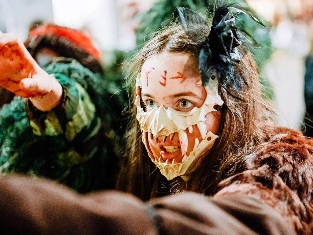 Die Zombies waren am Samstag vor Halloween in Basel los und schlurften vom Gundeli zum Theaterplatz.