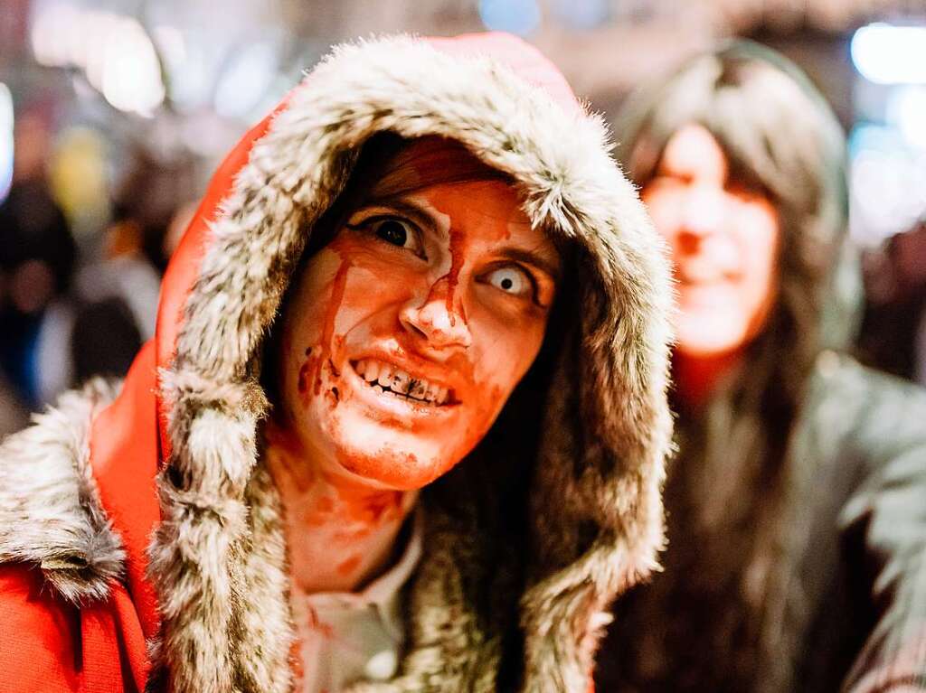 Die Zombies waren am Samstag vor Halloween in Basel los und schlurften vom Gundeli zum Theaterplatz.