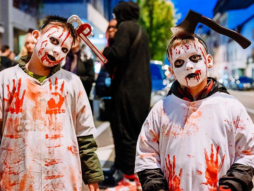 Die Zombies waren am Samstag vor Halloween in Basel los und schlurften vom Gundeli zum Theaterplatz.