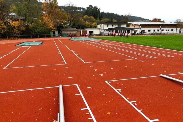 Neue Tartanbahn im Neustdter Jahnstadion ist nun offiziell in Betrieb