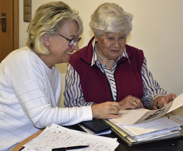 Frnzi Kleeb (links) und Gudrun Schill...ltungen der dritten Kulturtage-Saison.  | Foto: Thomas Biniossek