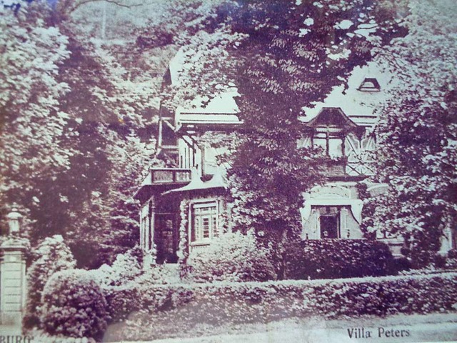 Wurde im April 1945 ein Raub der Flammen: die einstige Villa Peters.  | Foto: Archiv Manfred Gallo