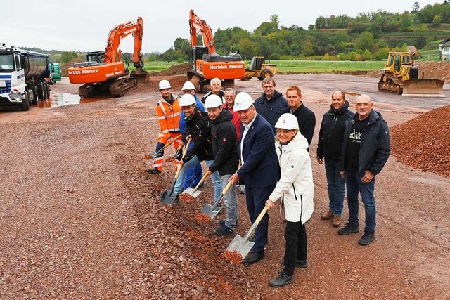 Nach 18 Jahren  geht das Millionenprojekt Bauhof symbolisch los.  | Foto: Michael Haberer