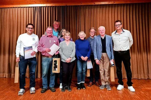 Der Skiclub Seelbach ehrt ein Mitglied für 70 Jahre im Verein