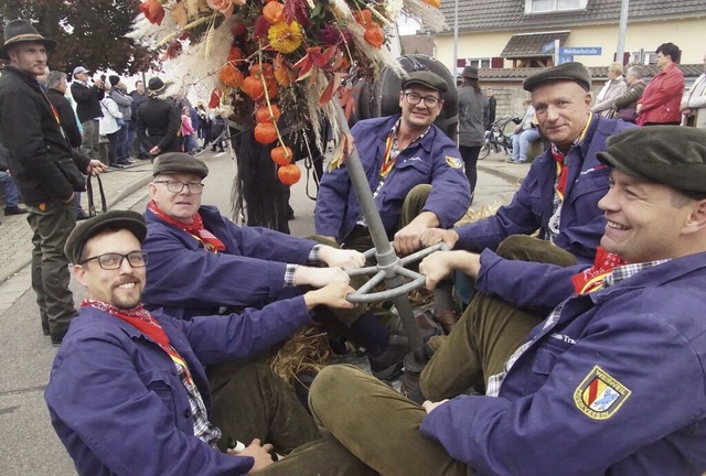 Gute Laune auf dem Kilwi-Rad, das dies...von einem Pferdegespann gezogen wurde.  | Foto: Ilona Hge