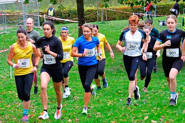 Lilly Lindner (294) gewann den Crossla...d war voll des Lobes ber die Strecke.  | Foto: Hermann Murst