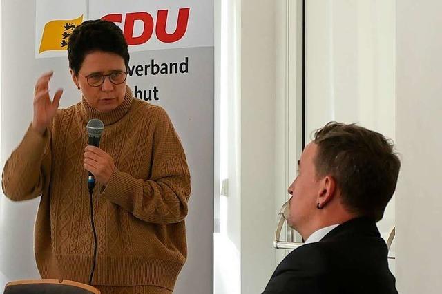 Landesjustizministerin Marion Gentges informiert Bürger und Kommunalpolitiker in Höchenschwand