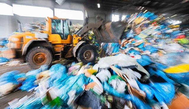 Der Mllberg im Land wurde kleiner, de... braucht es jetzt neue Endlagerpltze.  | Foto: Julian Stratenschulte (dpa)