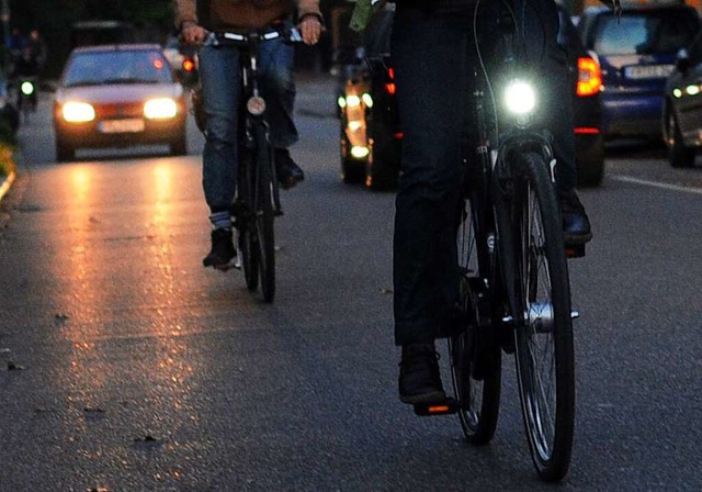 Ein Radfahrer ohne Licht wurde angefahren.  | Foto: Patrick Seeger