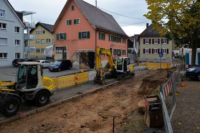 Am Kirchplatz in Kirchhofen wird derze...rierefreien Bushaltestelle gearbeitet.  | Foto: Sophia Hesser