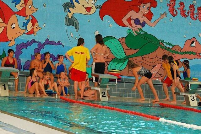 Die DLRG in Grenzach kmmert sich darum, dass Kinder (und Erwachsene) schwimmen lernen