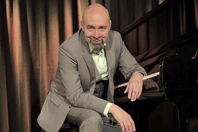 In seinem Musik-Kabarettprogramm 