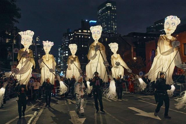 Zehntausende feiern 50. Halloween-Parade in New York