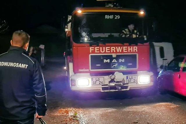 Die Rheinfelder Feuerwehr testet enge Straen bei einer Probefahrt