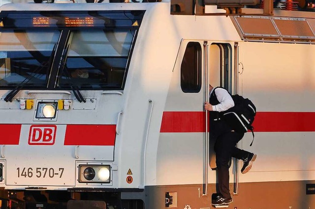 Arbeiten oder Streiken? Am 9. November... die Tarifverhandlungen der Lokfhrer.  | Foto: Oliver Berg (dpa)