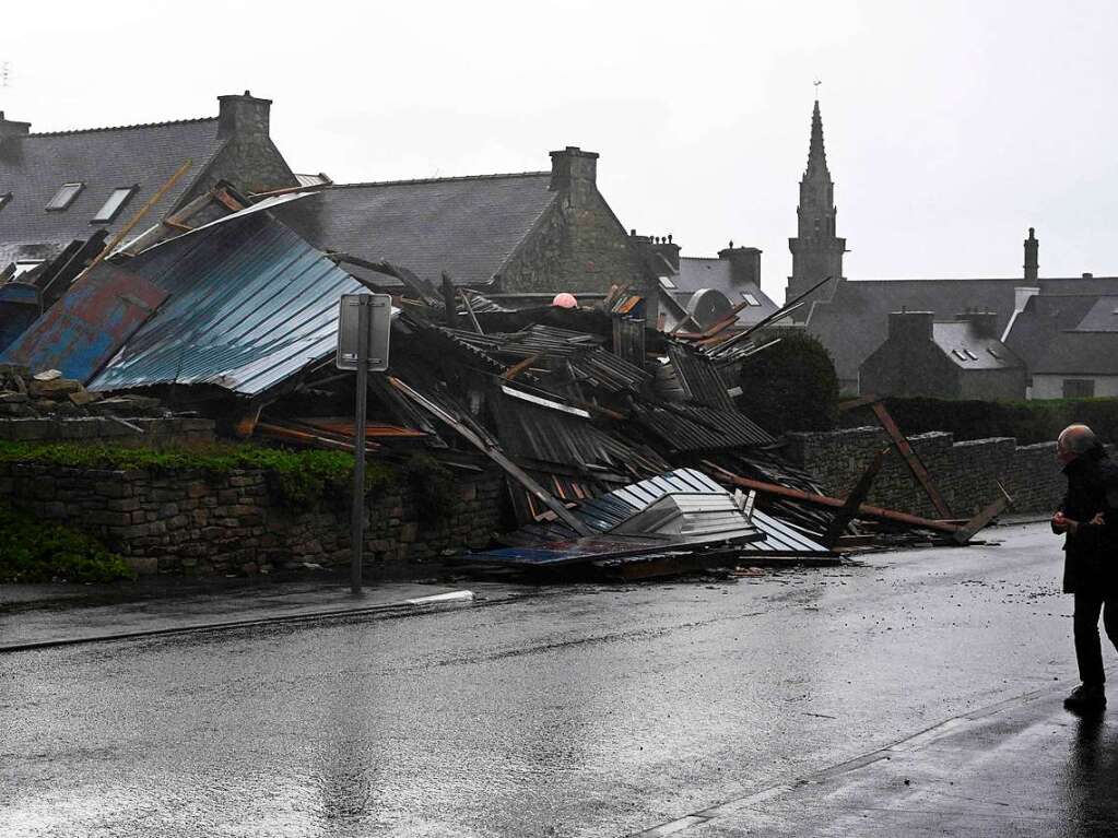 Ein zerstrtes Lagerhaus in Porspoder in Frankreich.