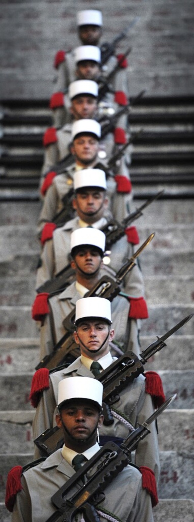 Die Deutschen stellten traditionell di...Fremdenlegion whrend einer Zeremonie.  | Foto: BORIS HORVAT (afp)