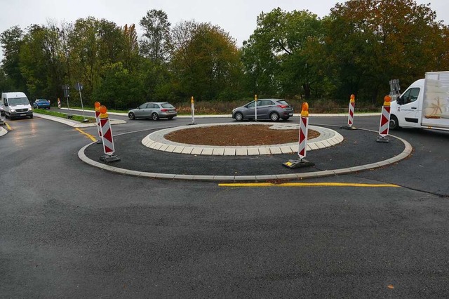 Der Kreisel am Binzener Ortseingang is...och einige Tage bei der Ampelregelung.  | Foto: Ulrich Senf