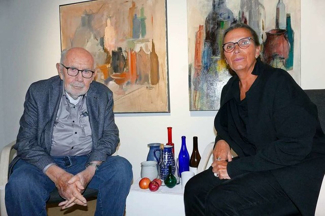 Kurt Bildstein und Margret Kpfer vor ...eins gemalten Vorbildern komponiert.    | Foto: Susanne Filz